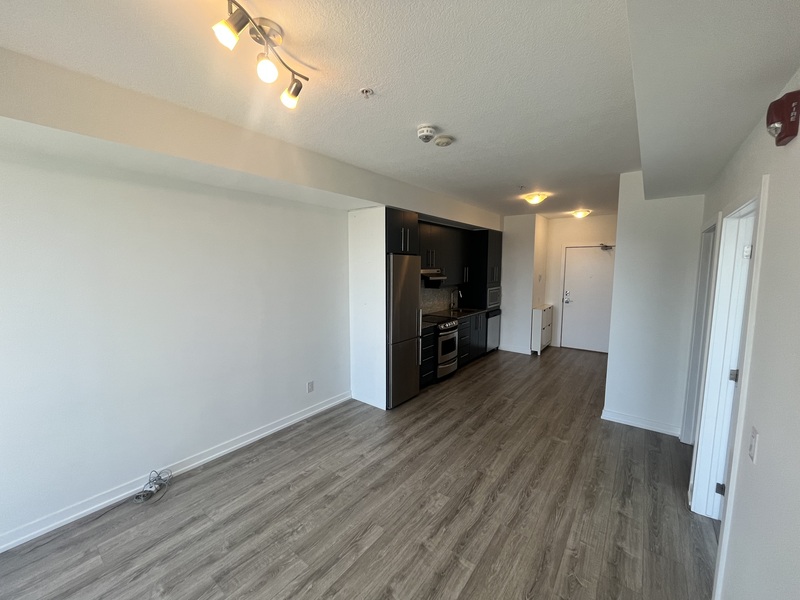 #306-10 Esplanade Ln